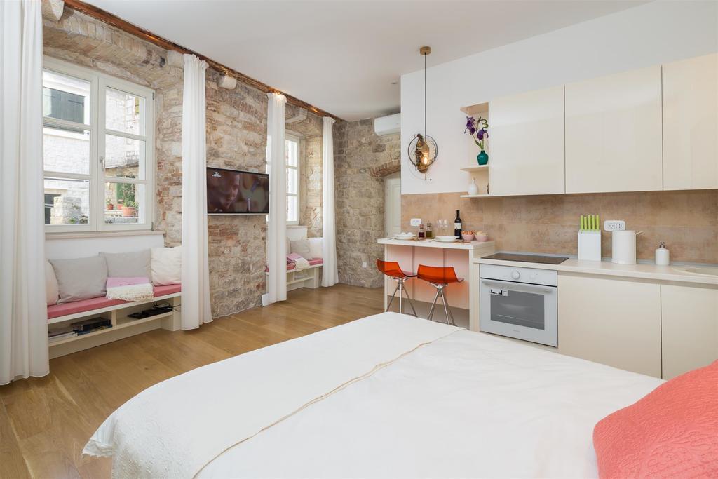 That Place Studio Apartment Trogir Exteriör bild