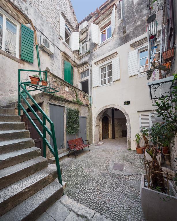 That Place Studio Apartment Trogir Exteriör bild